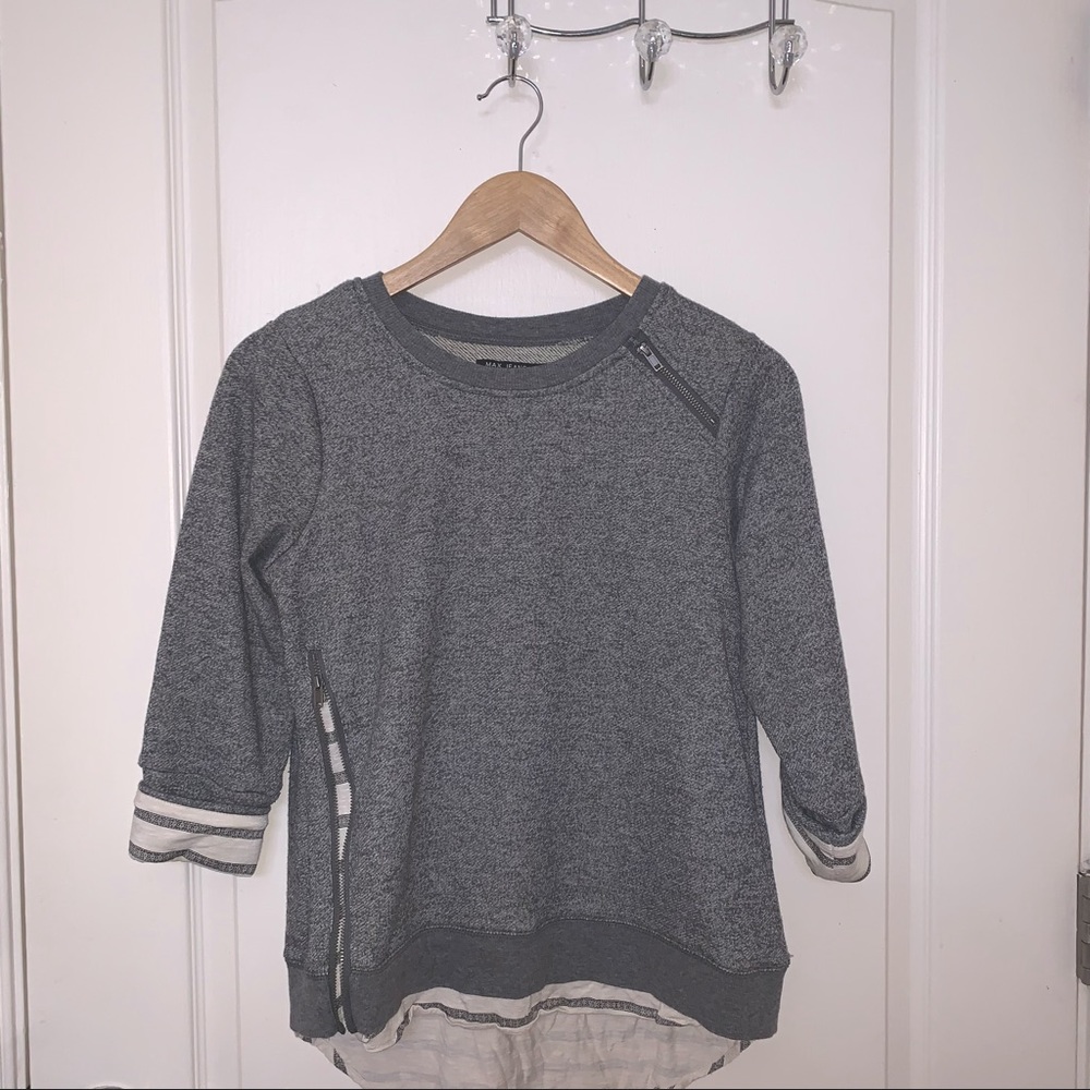 Sweatshirt with zipper detail